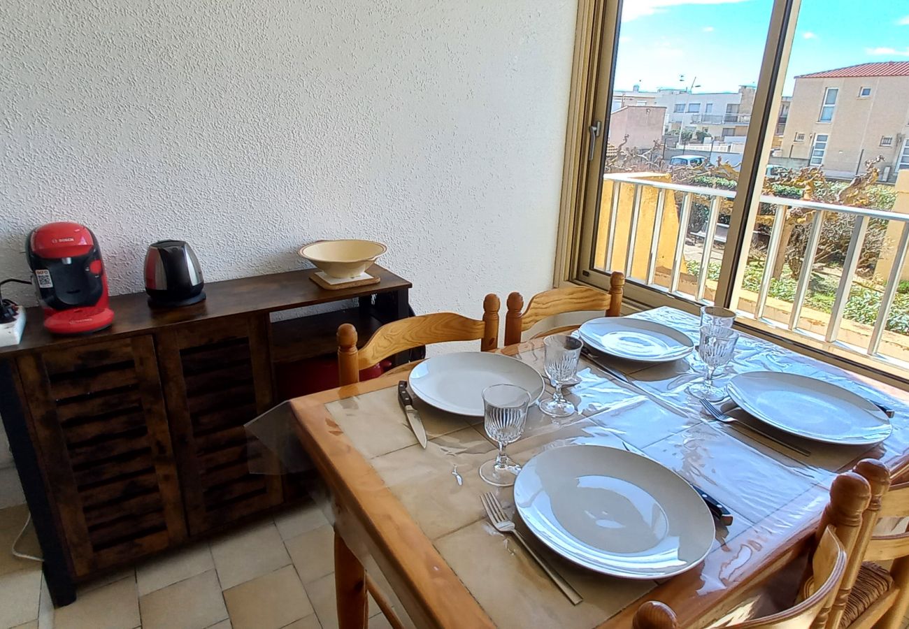 Appartement à Valras-Plage - LAGUNA BEACH - Confortable studio-cabine avec piscine pour 4 personnes (ref 428884)