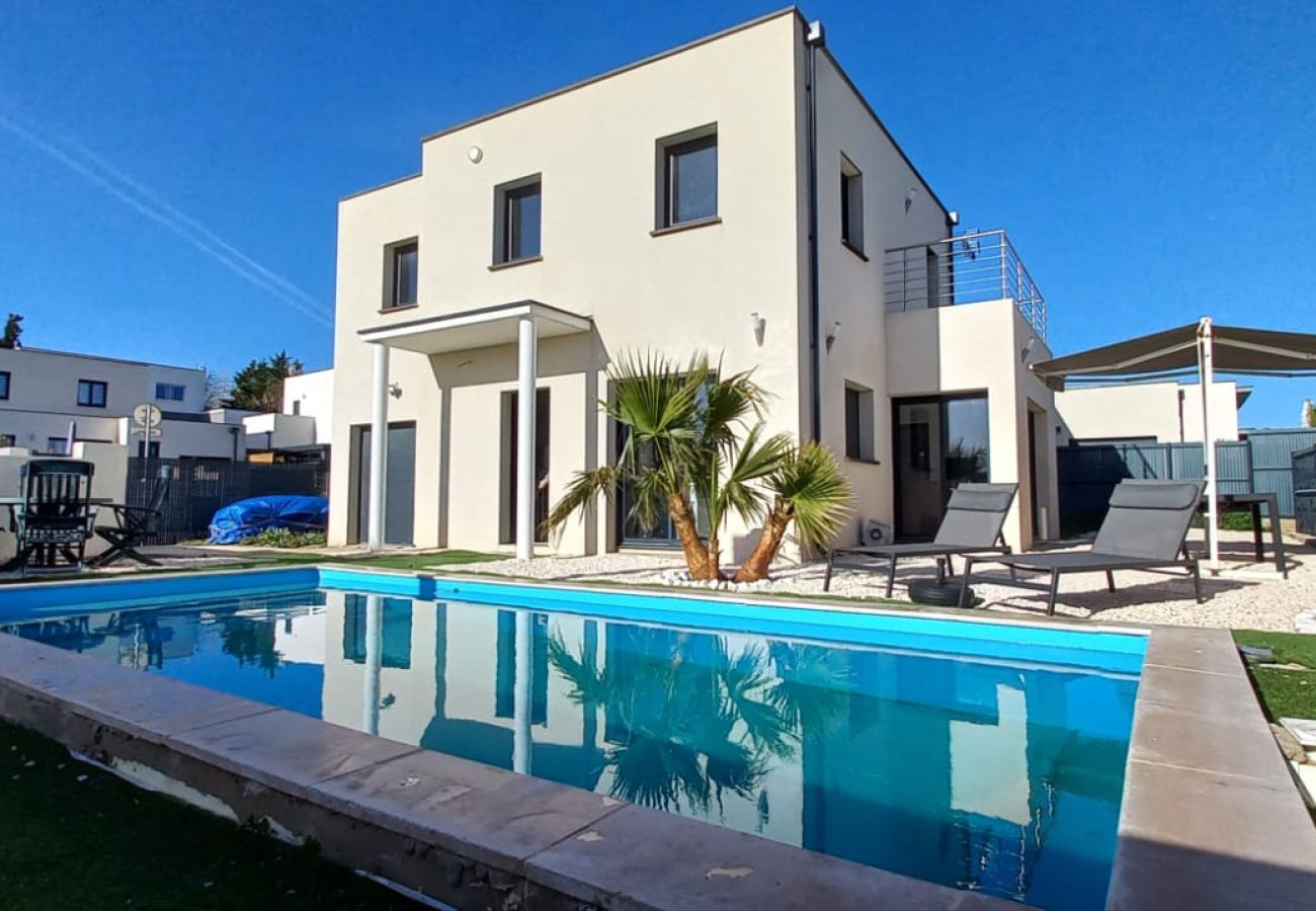 Villa à Sérignan - Villa climatisée pour 8 personnes avec piscine privée