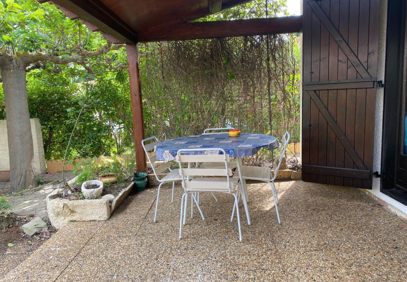 Maison à Vendres -  HORIZON BLEU - Petit pavillon pour 6 personnes dans une résidence sécurisée avec piscine