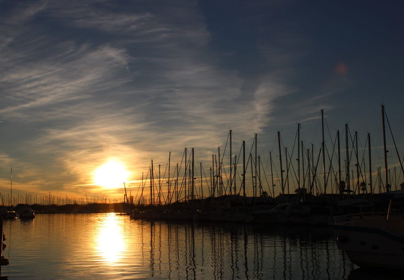 Studio à Agde - Studio Cap-d'Agde studio jusqu' à 4 personnes emplacement idéal